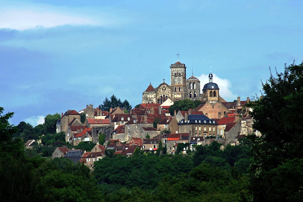 1024px-Vezelay_from_West.jpg