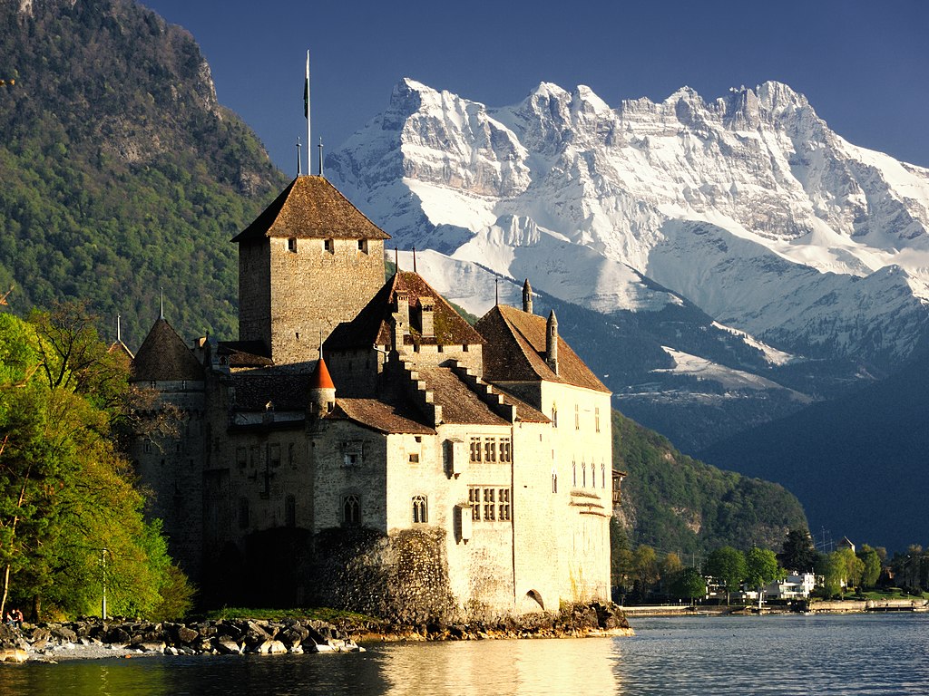 1024px-The_Castle_and_the_Mountain.jpg