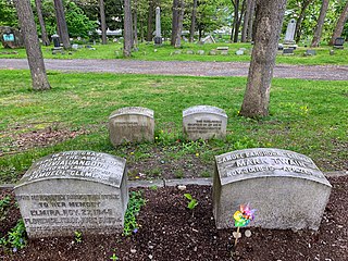 320px-Graves_of_Olivia_Langdon_Clemens_and_Mark_Twain.jpg