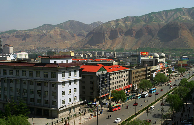Street_of_Xining.jpg