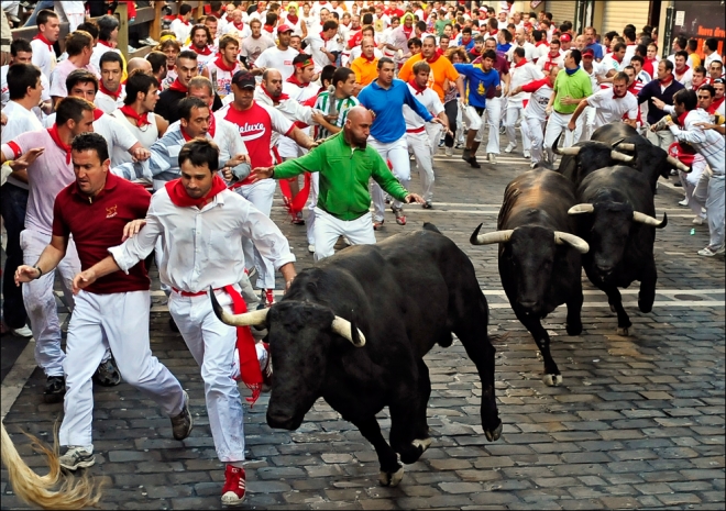 san-fermin-bull-running-begins-pamplona.jpg