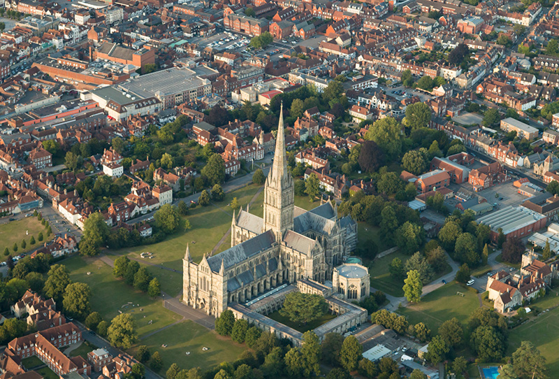 02_UK14-528_Salisbury_Cathedral.jpg