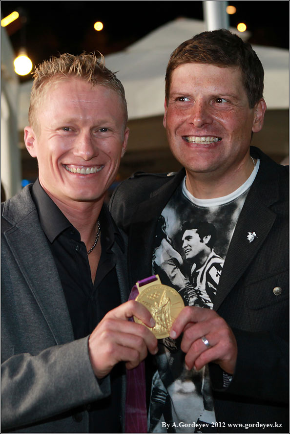 Vinokourov-party-9370.jpg