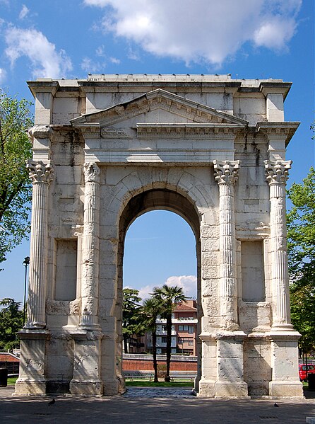 446px-Arco_Gavi.jpg