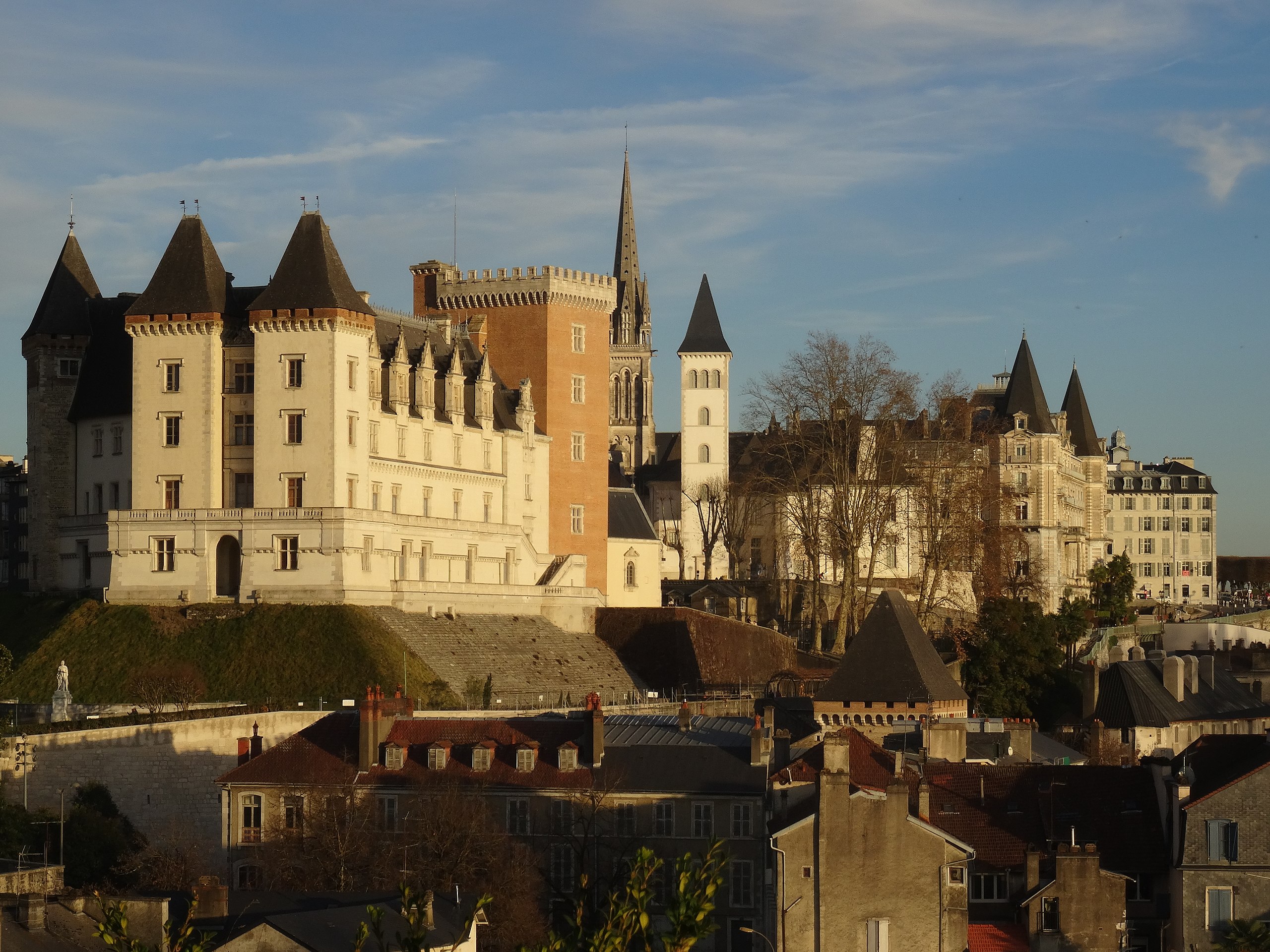 2560px-Vue_sur_Pau.JPG