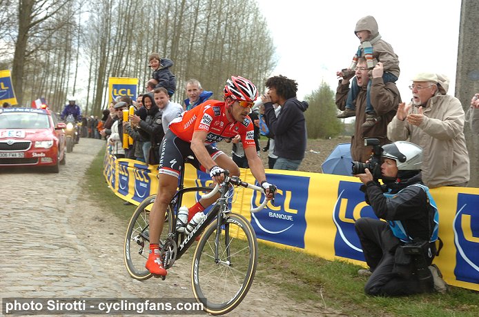 2010_paris-roubaix_fabian_cancellara_saxo_bank1a.jpg