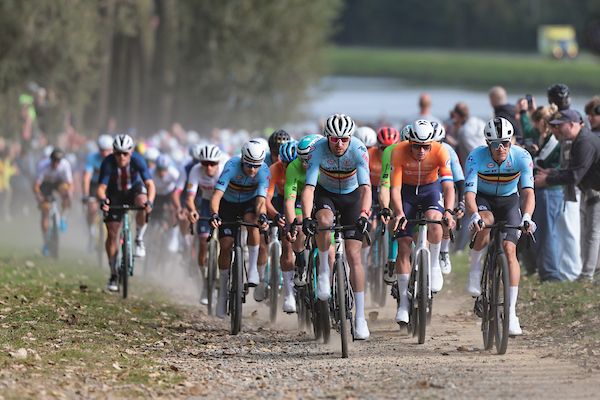 www.cyclingnews.com