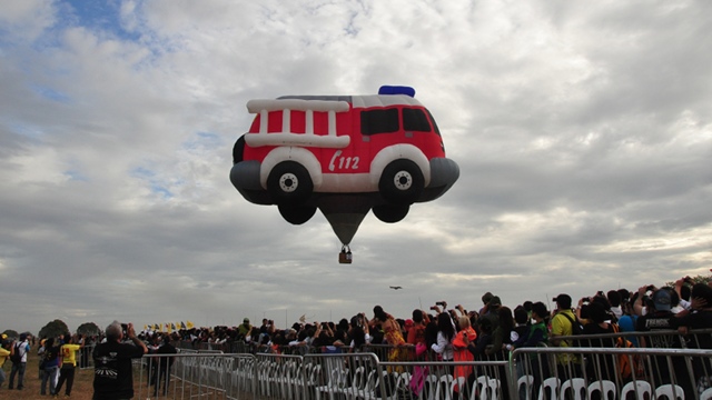 floating%20bus.JPG