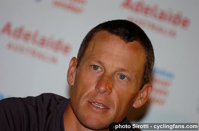 2010_tour_down_under_lance_armstrong_radioshack3a.jpg