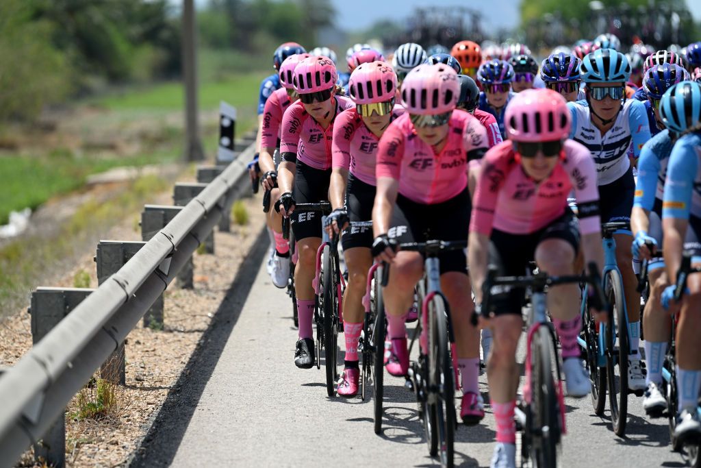 www.cyclingnews.com
