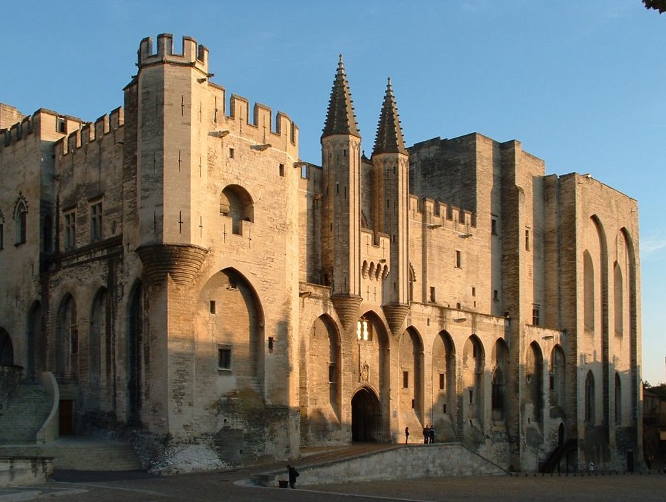 Fa%C3%A7ade_du_Palais_des_Papes.jpg