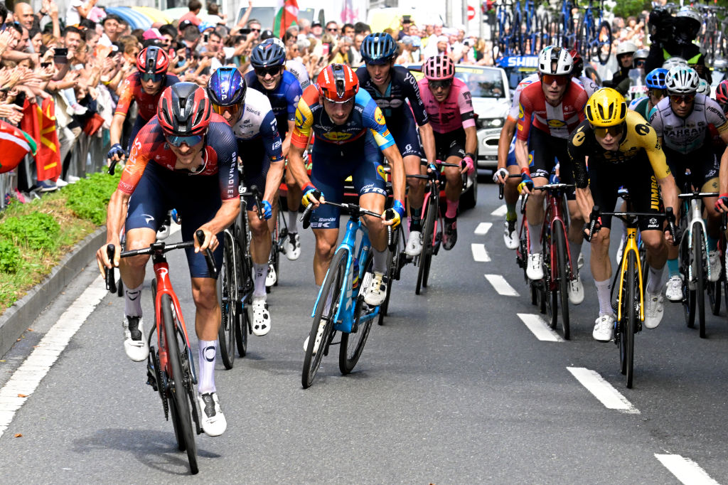 www.cyclingnews.com