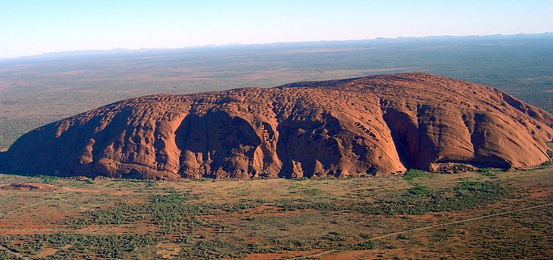 799px-Uluru_(Helicopter_view)-crop.jpg