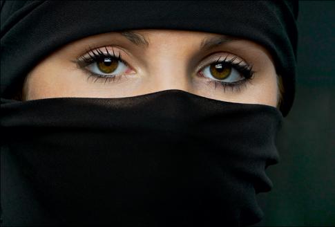 eyes-burka-beauty1254933692.jpg