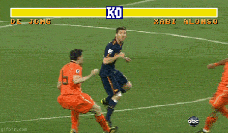 1278928451_de-jong-vs.xabi_-alonso-street_fighter.gif