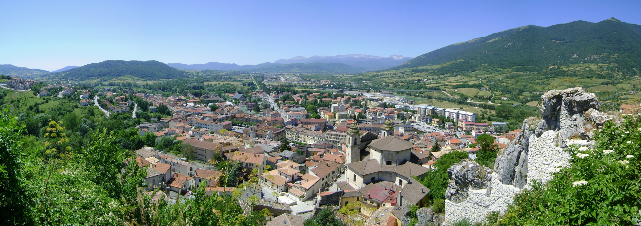 Veduta_di_Castel_di_Sangro.JPG