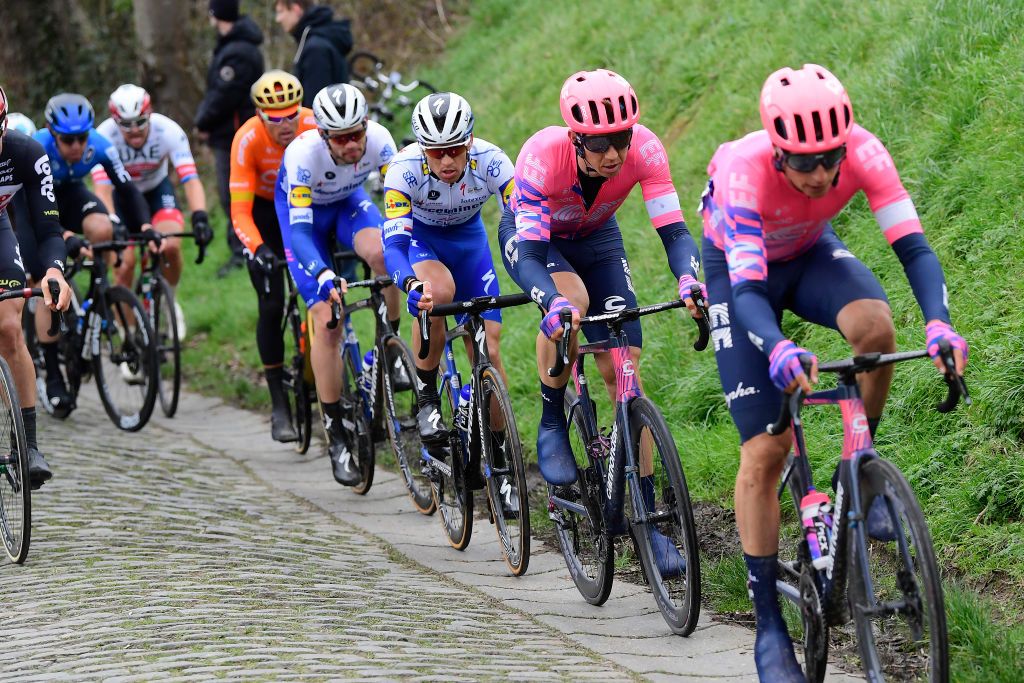 www.cyclingnews.com