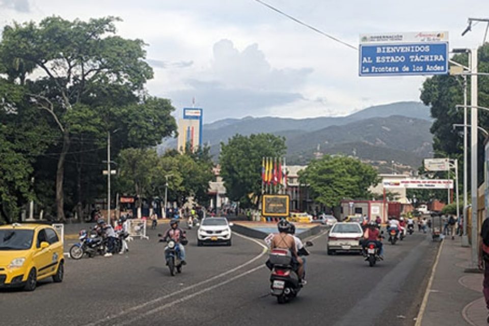 Frontera-Tachira-Colombia-960x640.jpg