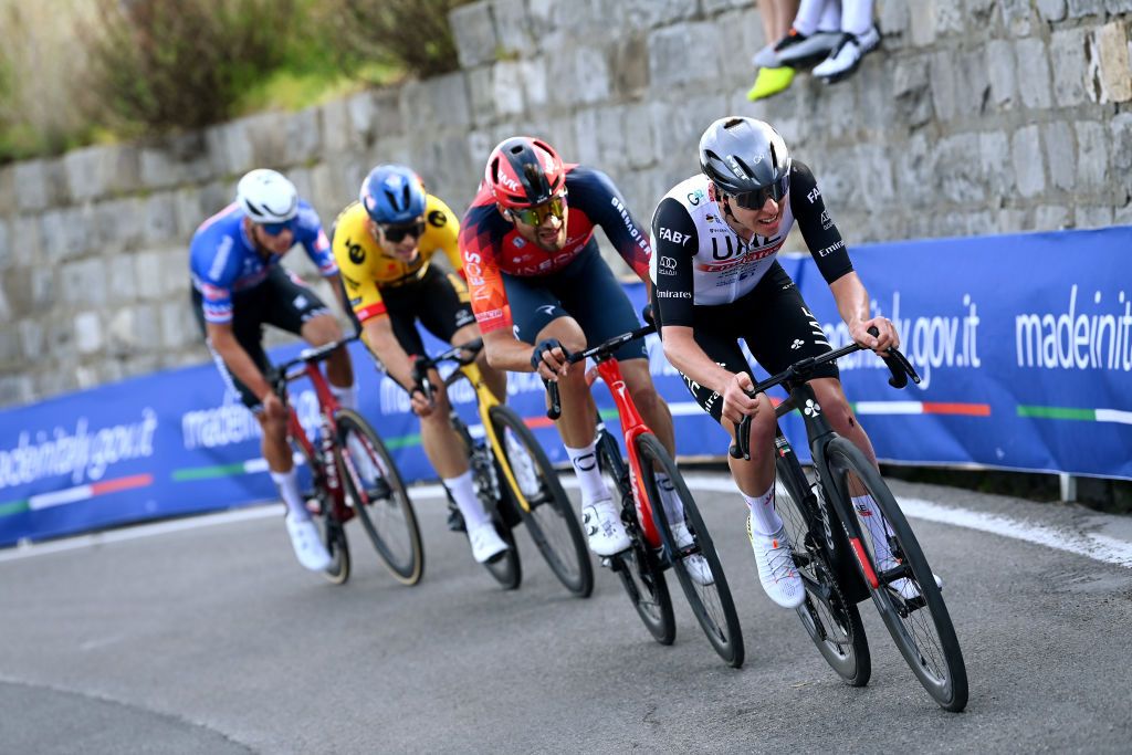 www.cyclingnews.com