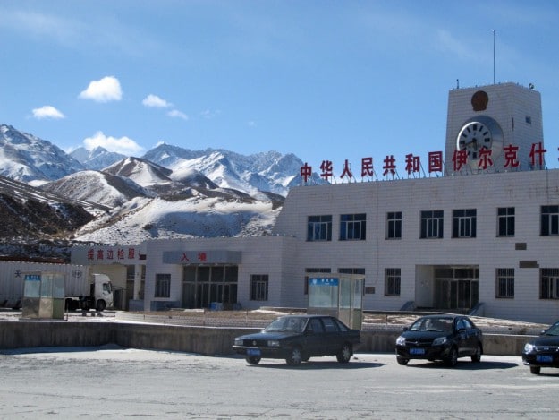 Chinese-Irkeshtam-Border-Patrol-625x469.jpg