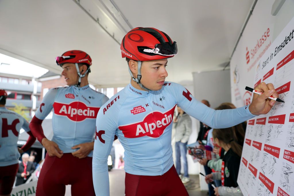 www.cyclingnews.com
