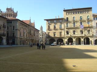 Vic_%28Barcelona%29._Plaza_Mayor.jpg