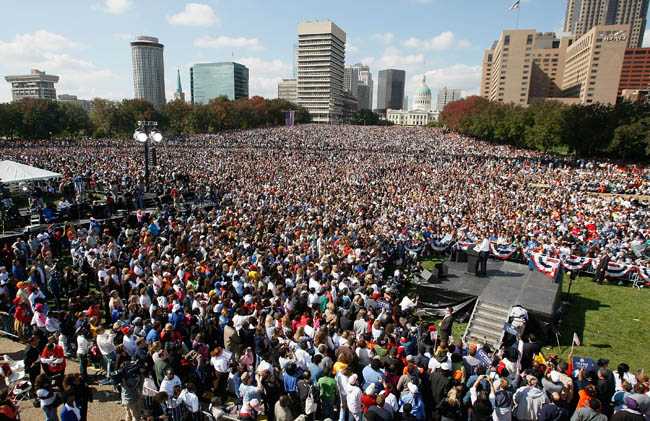 20081018_large_crowds_in_st_louis_33.jpg