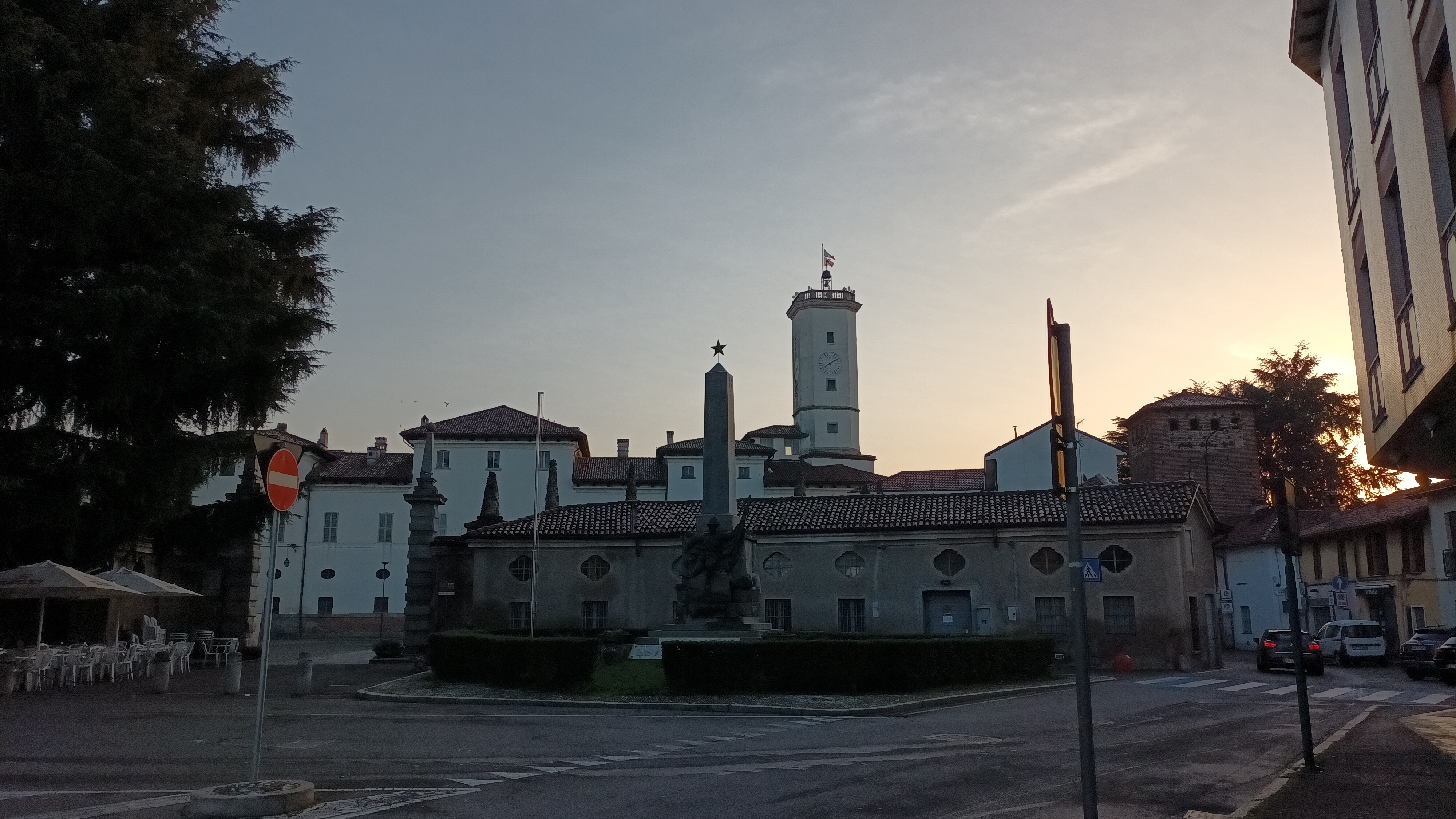 Cesano_Maderno_-_Piazza_Vittorio_Veneto_02.jpg