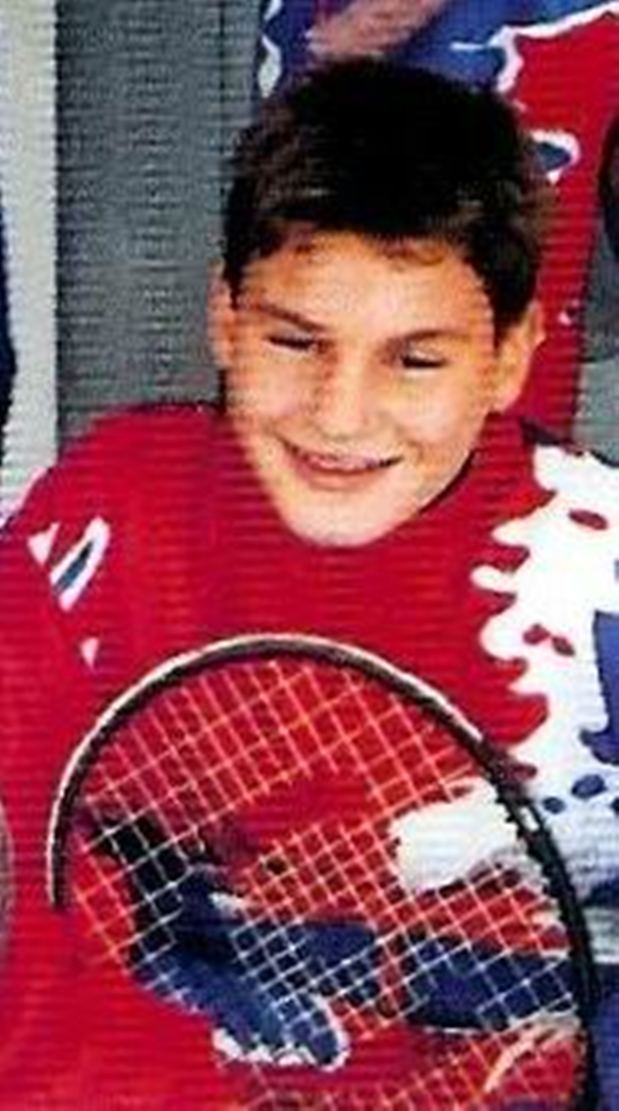 young-federer-roger-federer-11242446-619-1111.jpg