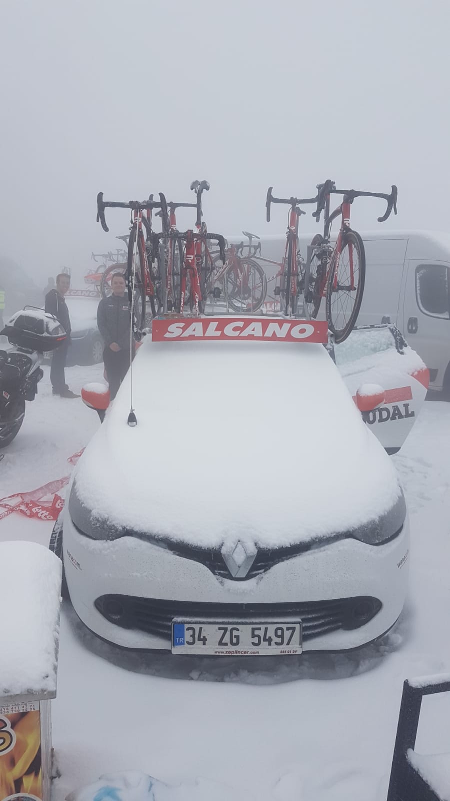 D4qB6F1WAAANK9j.jpg:large