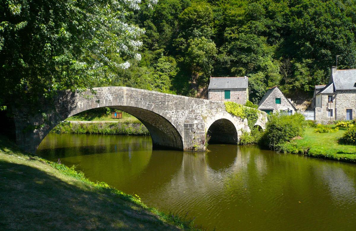 lehon-pont-sur-la-rance-by-rundvald.jpg