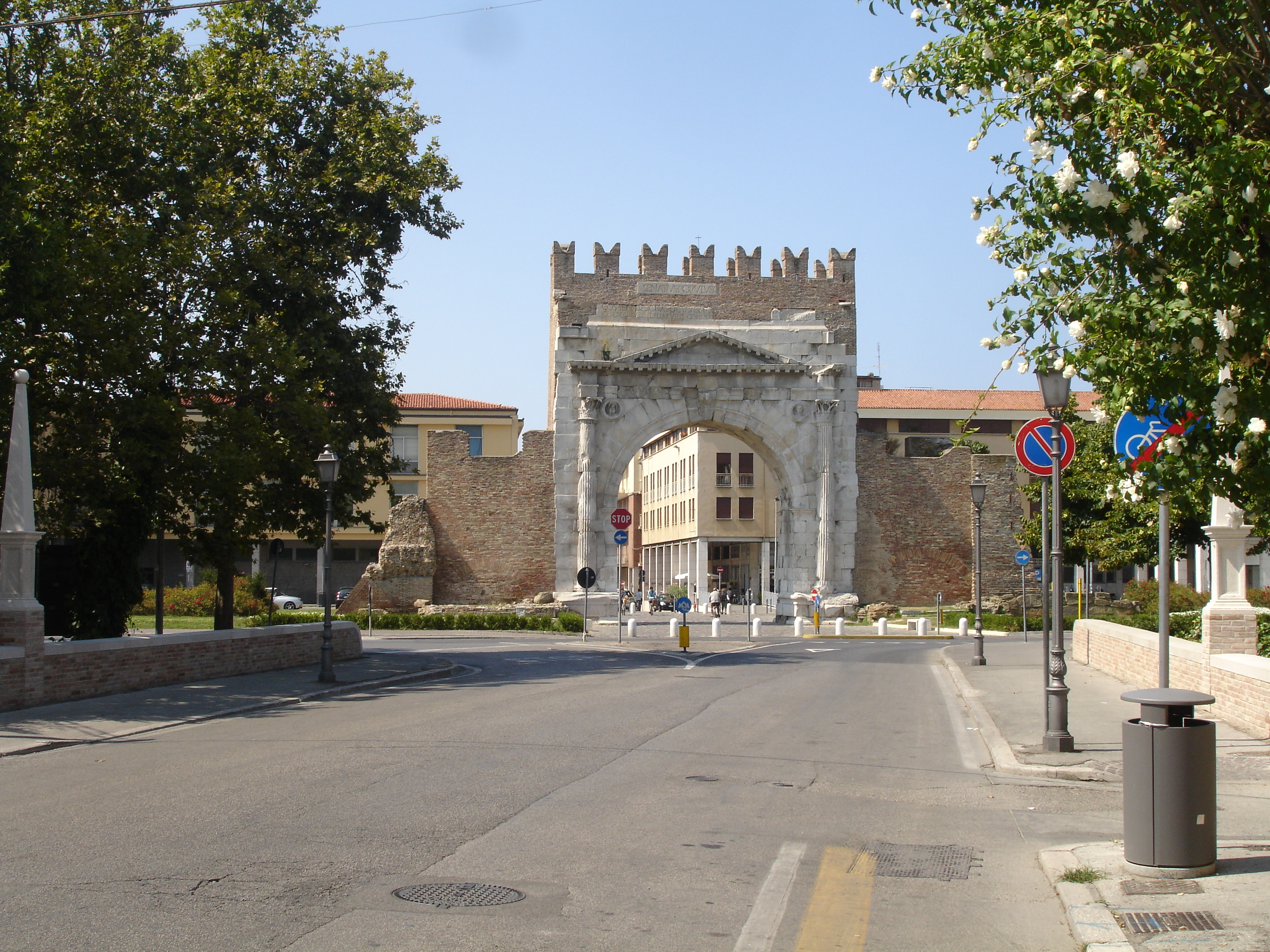 Arco_d_Augusto_Rimini.jpg