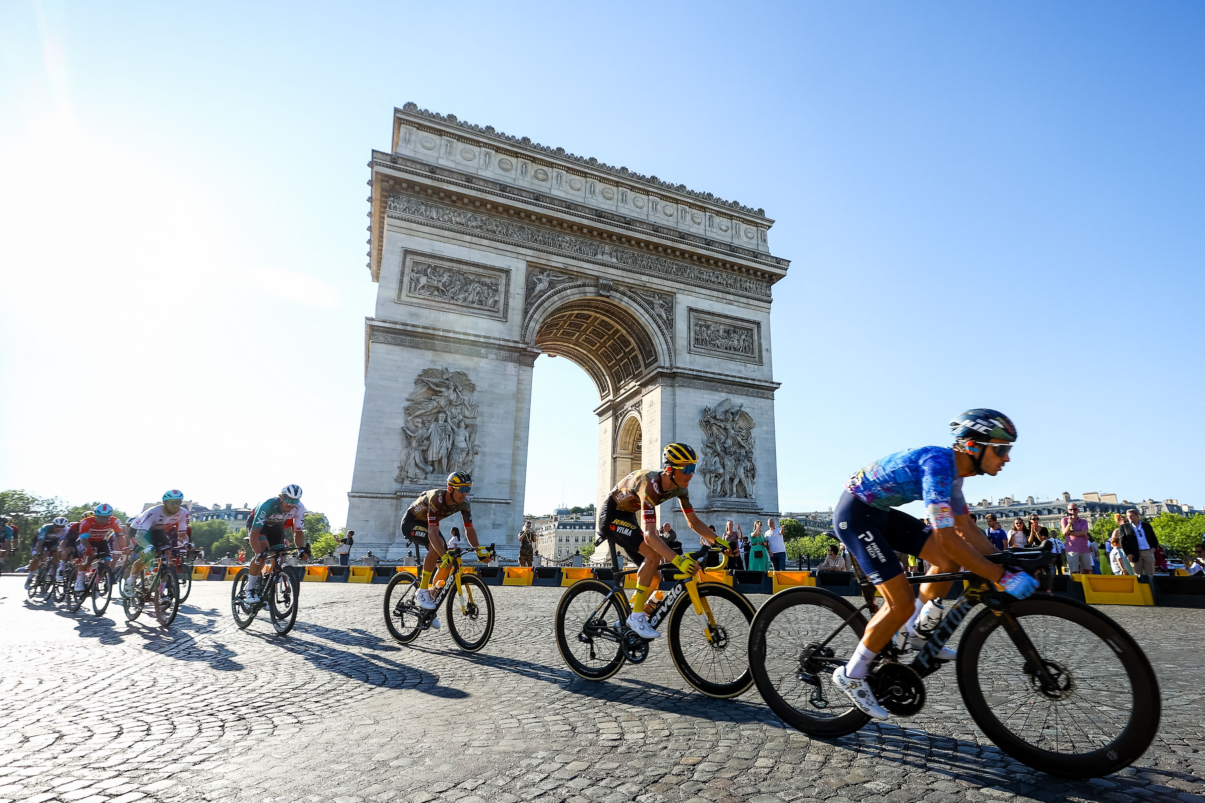 www.cyclingweekly.com