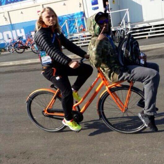 Bf8OwuxIEAASA71.jpg:large