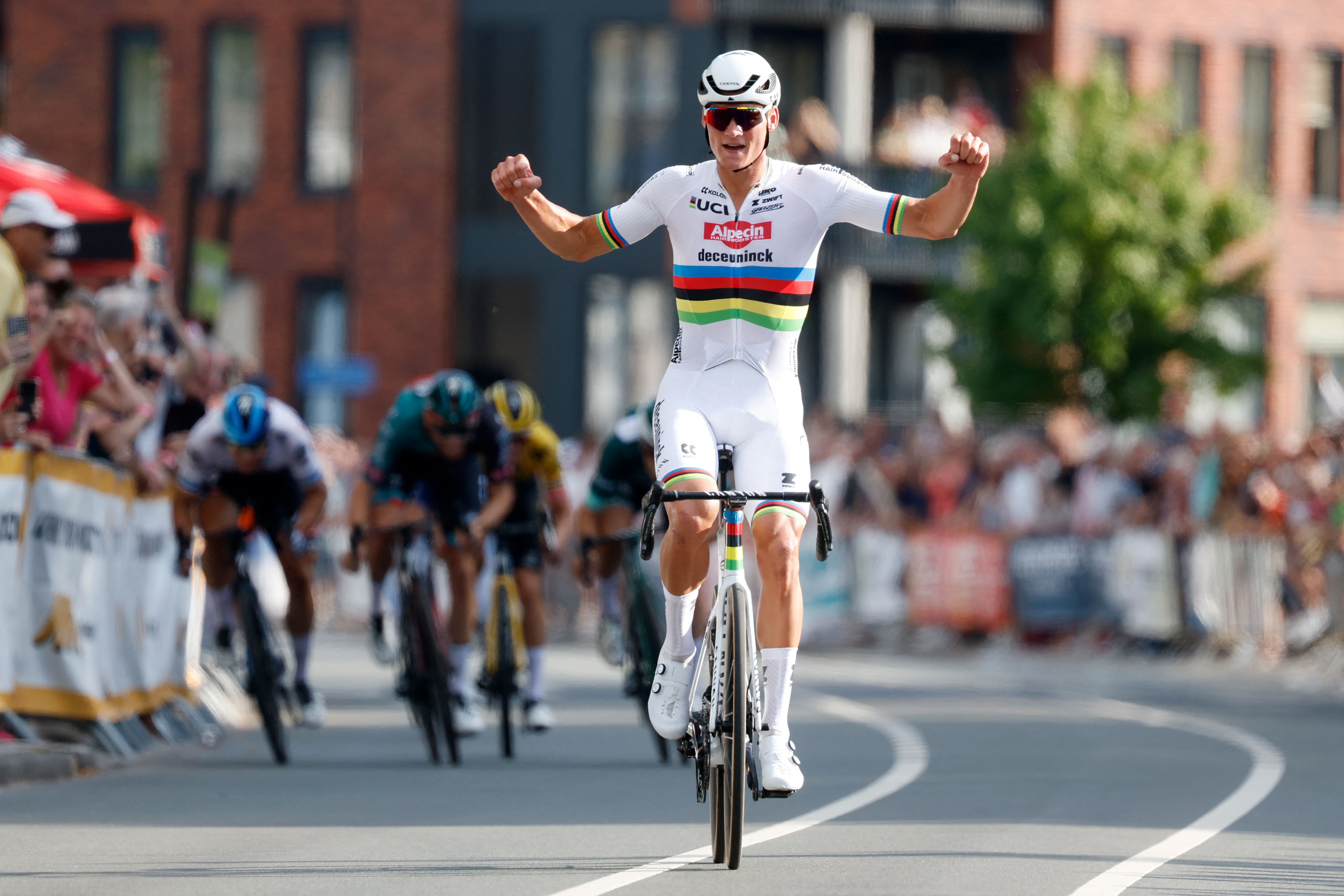 www.cyclingnews.com