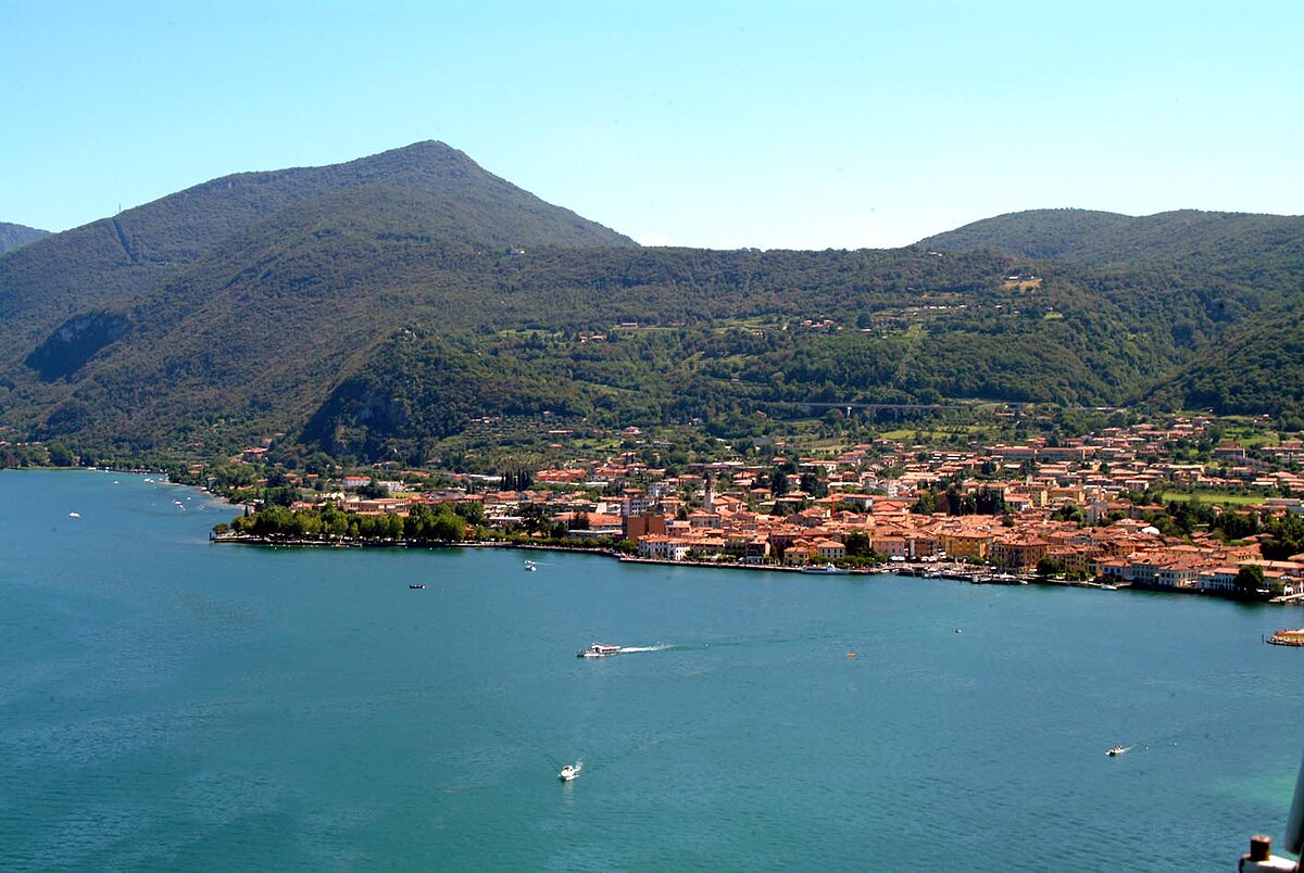 1200px-Iseo1.jpg
