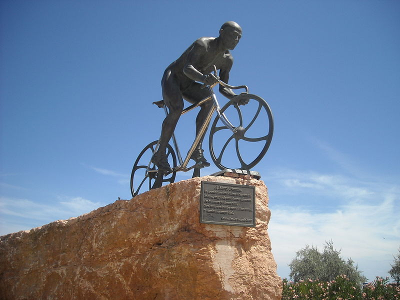 Monumento_Pantani_Cesenatico.jpg