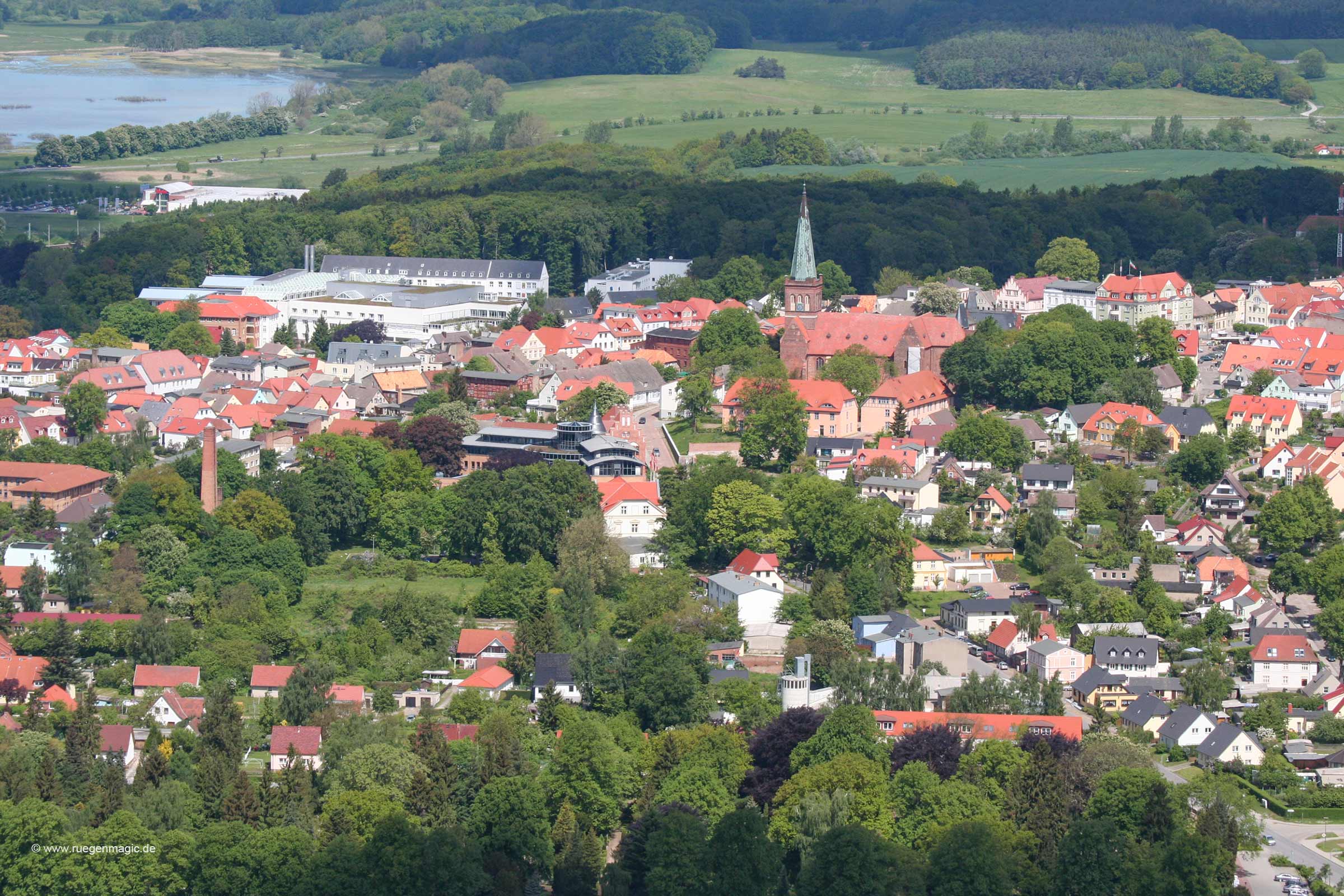 Luftaufnahme-Bergen-auf-Ruegen-gross.jpg