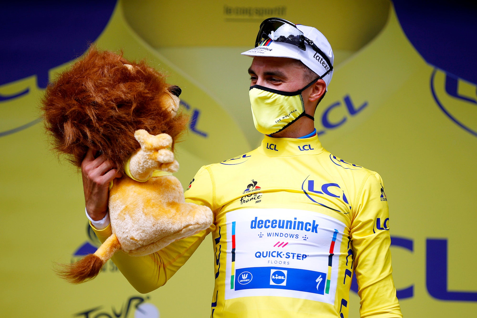 www.velonews.com