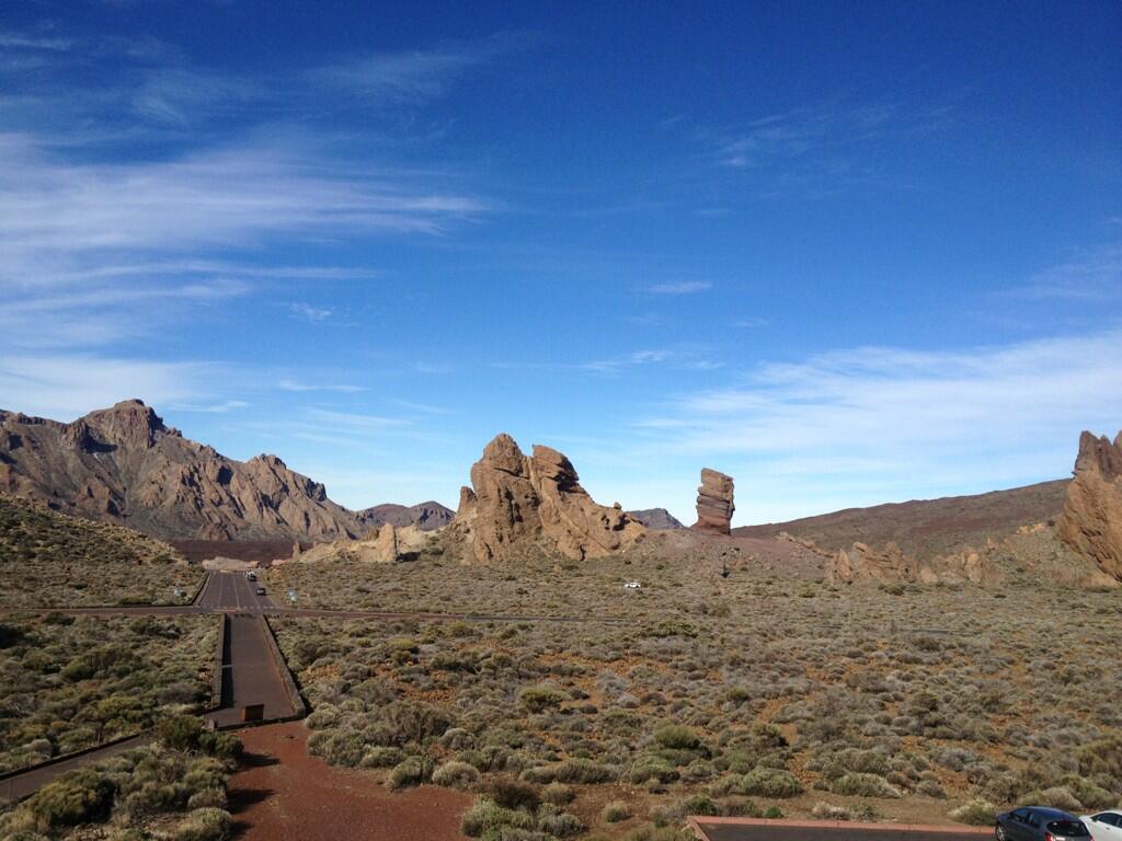 BEvrDcFCUAASfjo.jpg:large