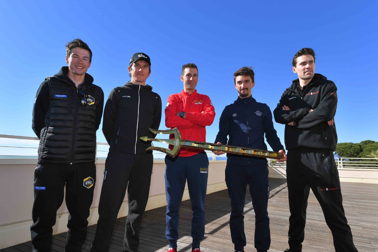 D1fDkqEWoAAWc2-.jpg:large