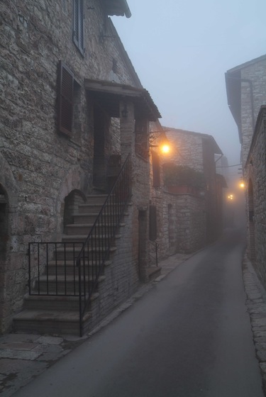 Assisi-in-fog-by-Raniero-Tazzi.jpg