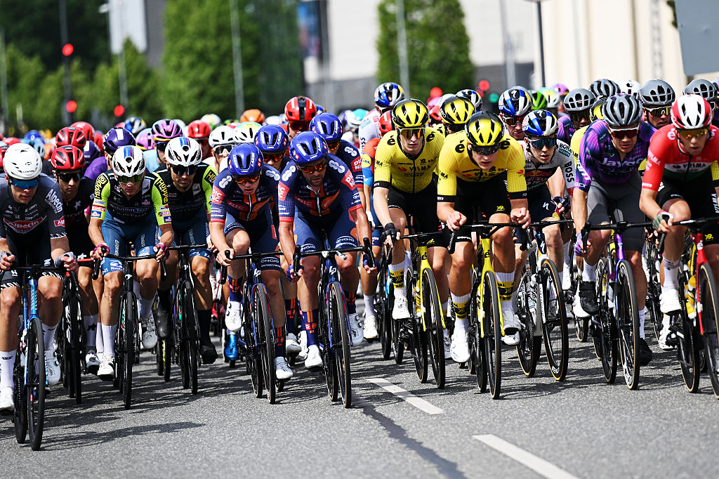 www.cyclingnews.com