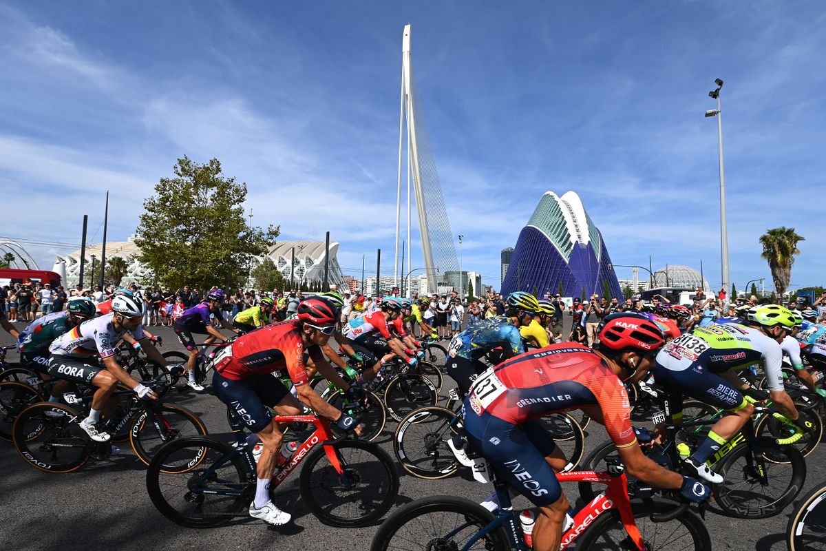 www.cyclingweekly.com