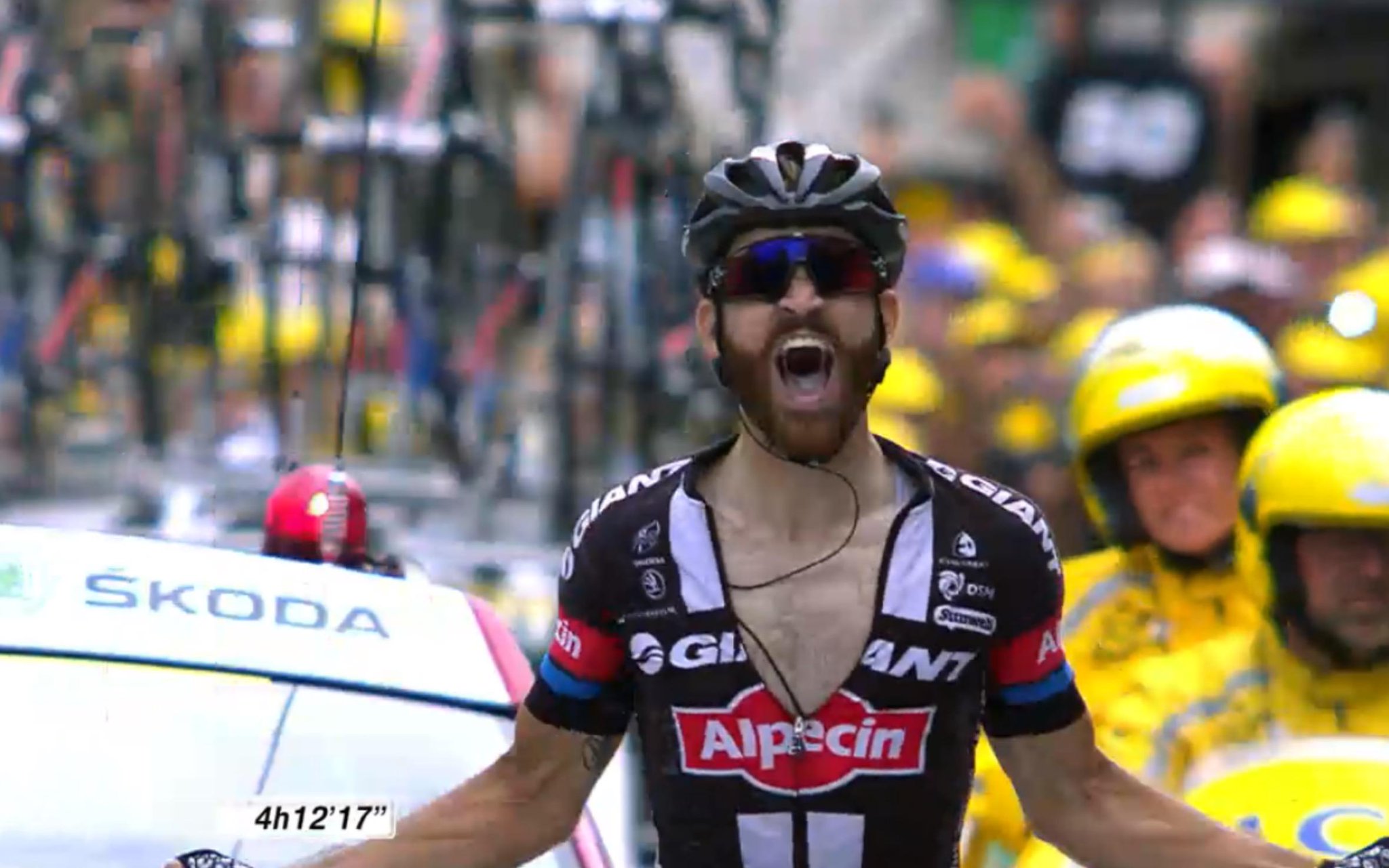 CKhwHMyWoAAz_iM.jpg:large