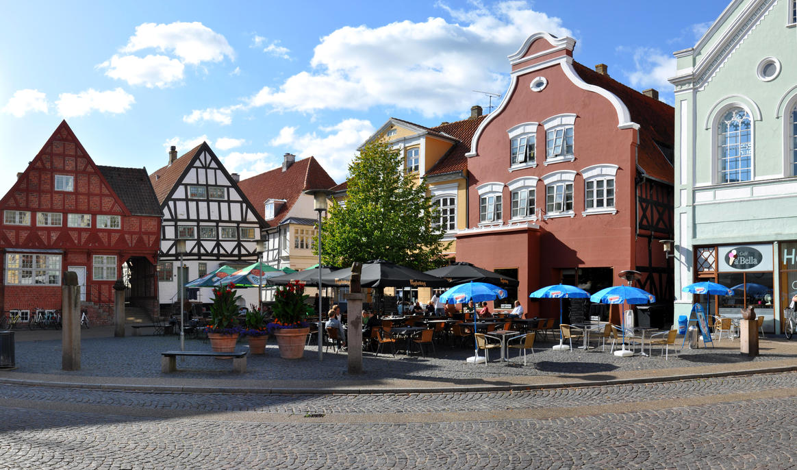 haderslev_torvet_by_kimjorsing.jpg