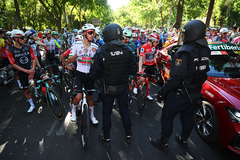 www.cyclingnews.com