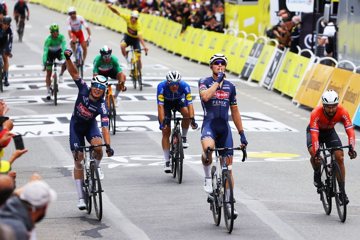 www.cyclingnews.com