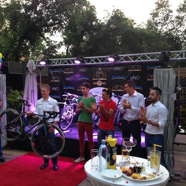VINO_VELO.jpg