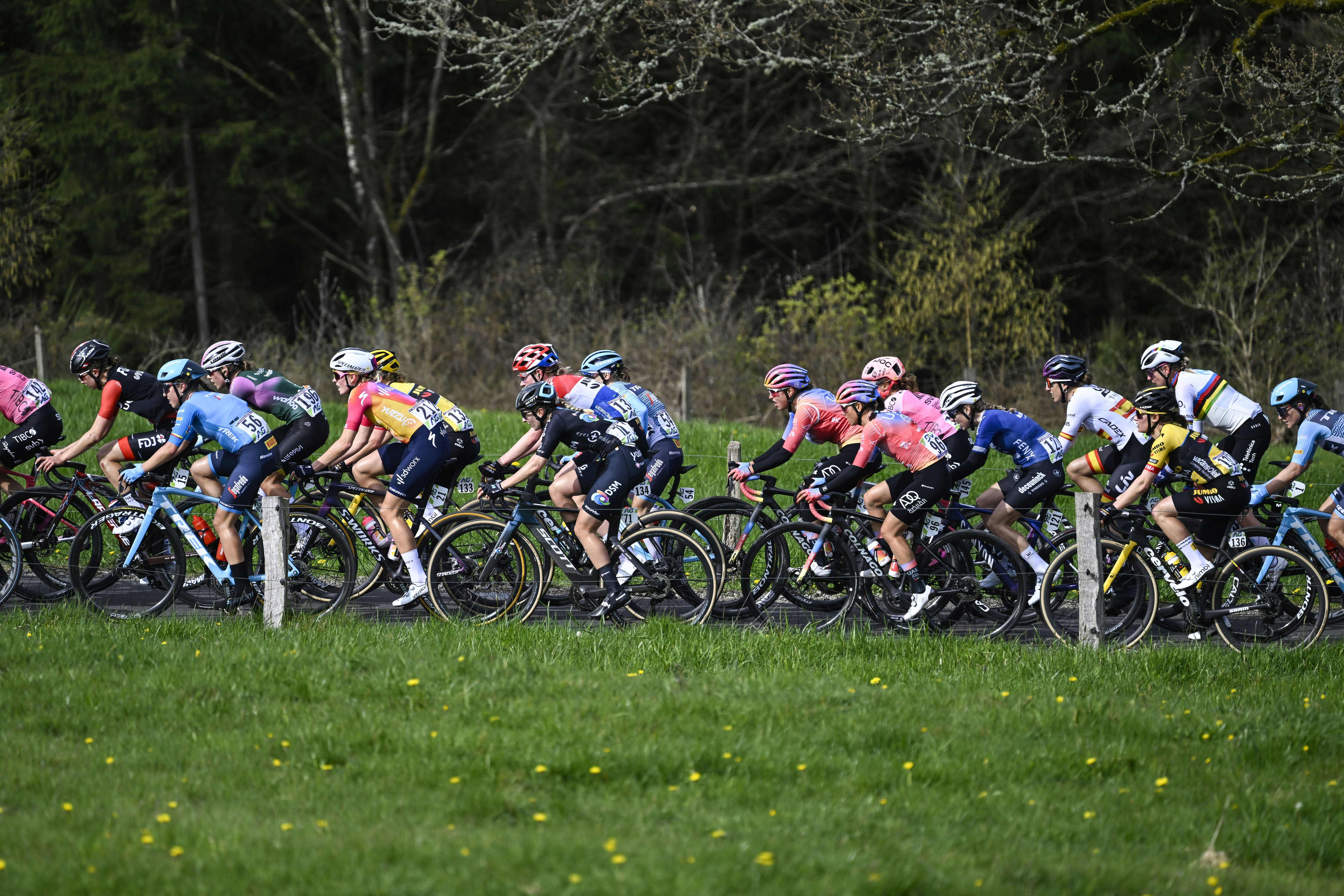 www.cyclingweekly.com